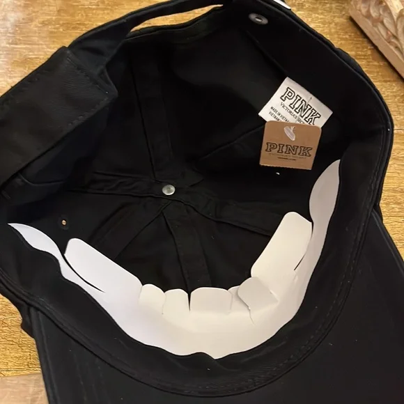 NWT Victoria’s Secret/Pink hat and sock 2pack - Picture 3 of 13